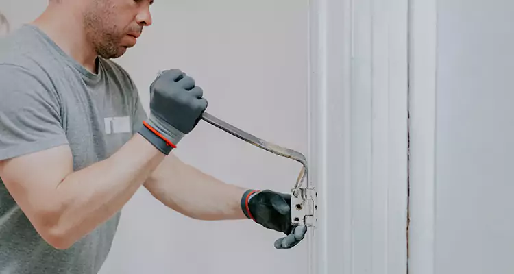 Cracked Door Jamb Repair in Opa-locka, FL